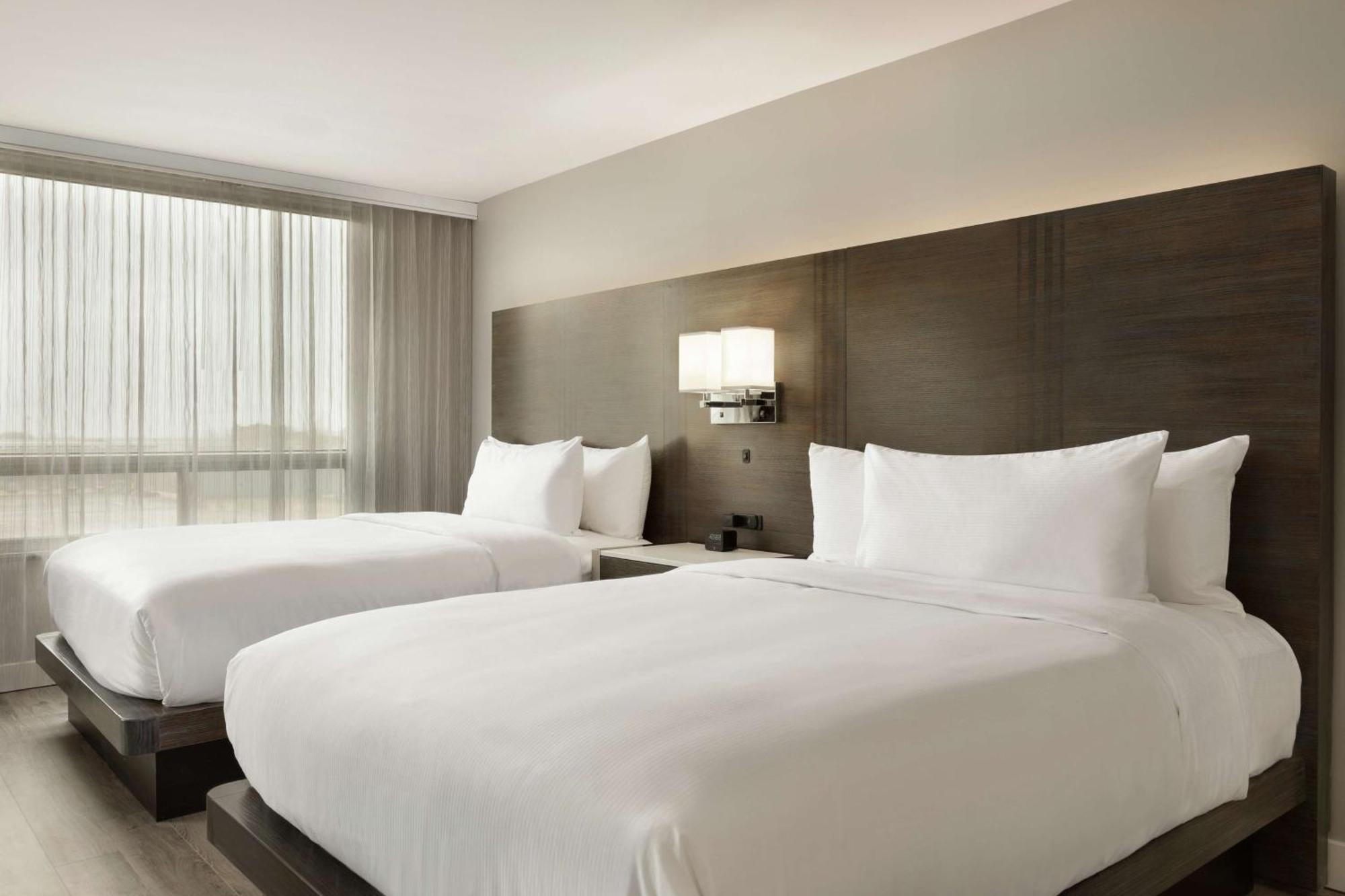 Embassy Suites By Hilton Montreal Airport Pointe-Claire Dış mekan fotoğraf