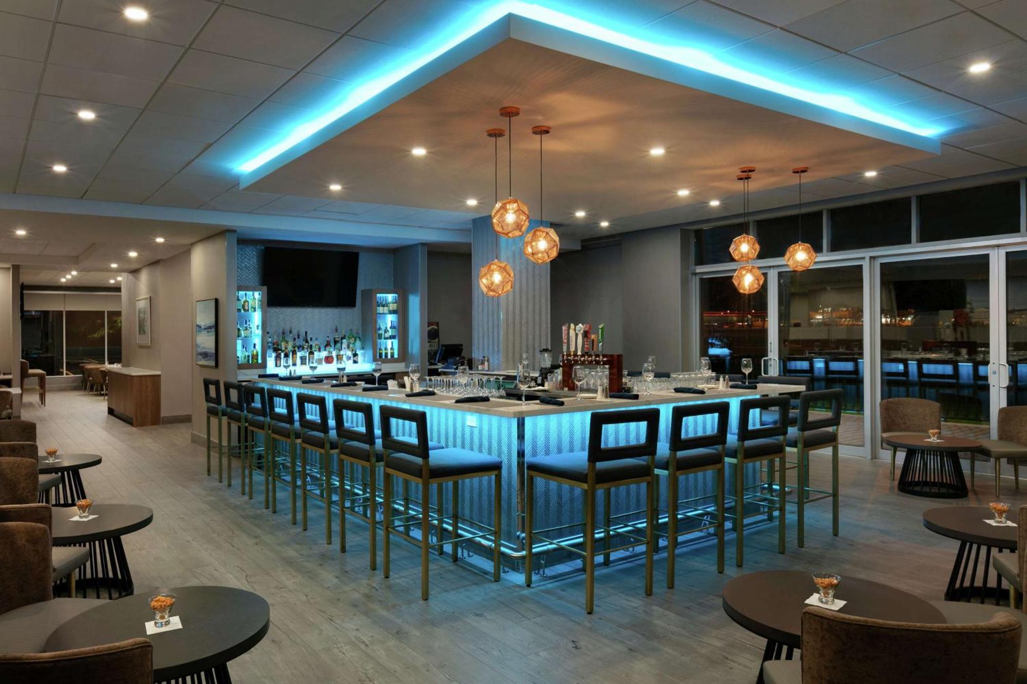 Embassy Suites By Hilton Montreal Airport Pointe-Claire Dış mekan fotoğraf