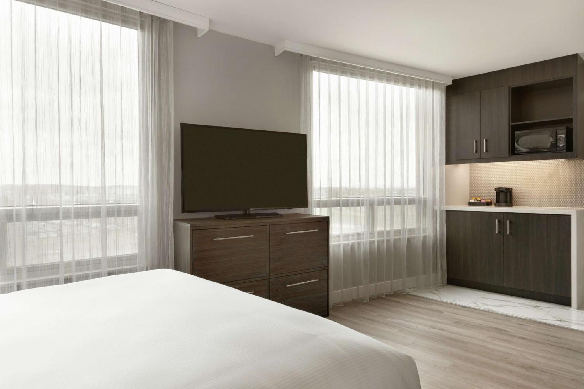 Embassy Suites By Hilton Montreal Airport Pointe-Claire Dış mekan fotoğraf