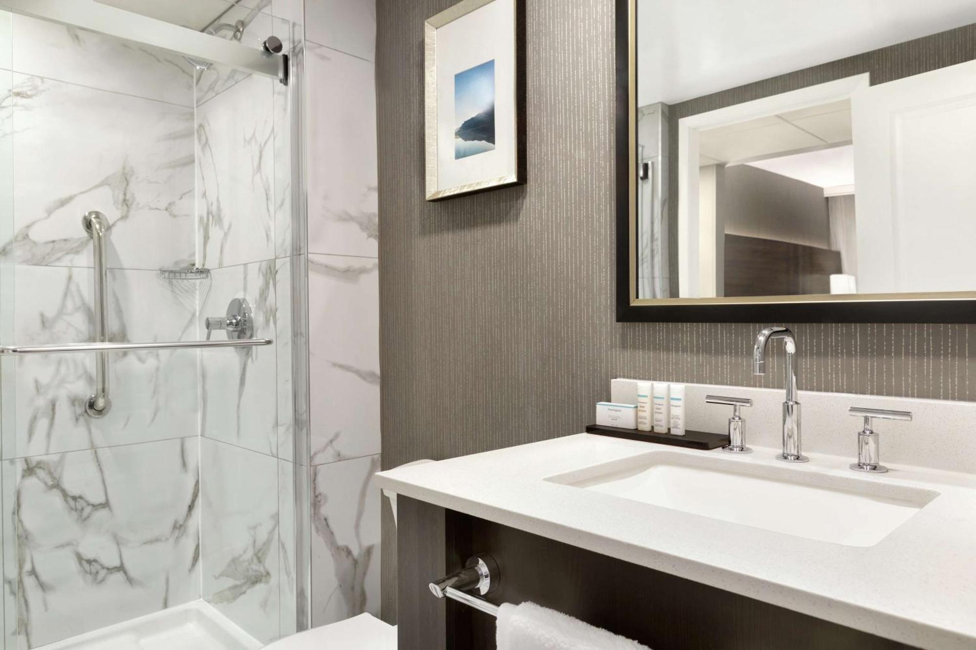 Embassy Suites By Hilton Montreal Airport Pointe-Claire Dış mekan fotoğraf