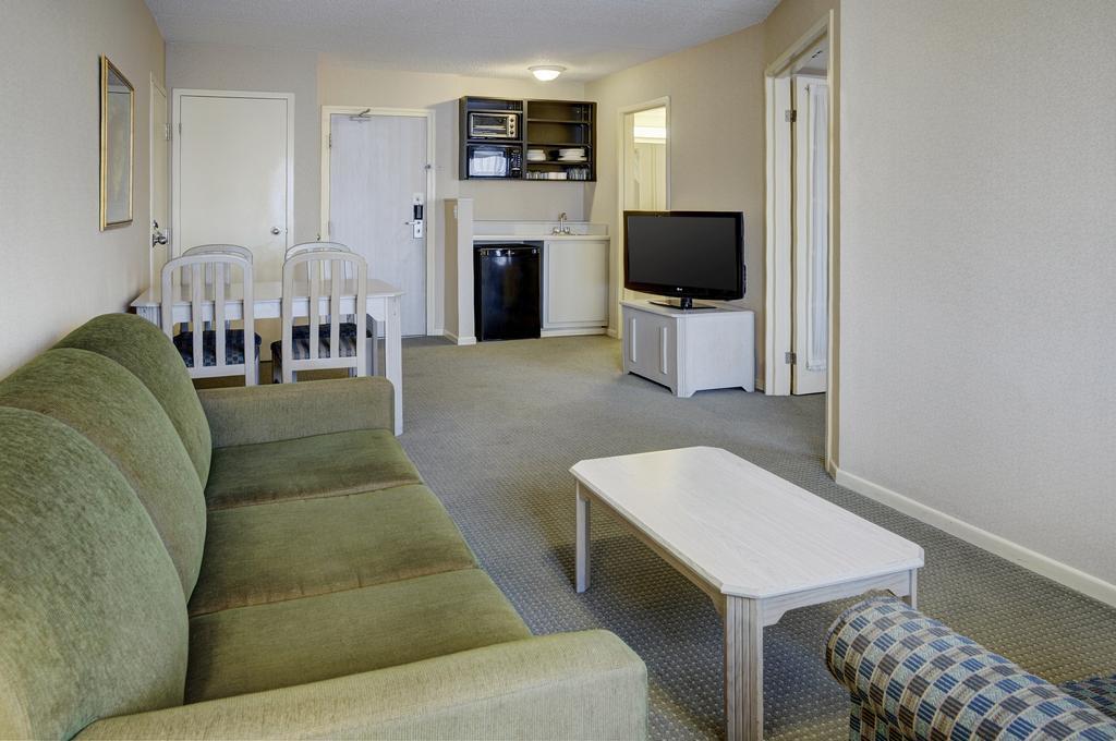 Embassy Suites By Hilton Montreal Airport Pointe-Claire Oda fotoğraf