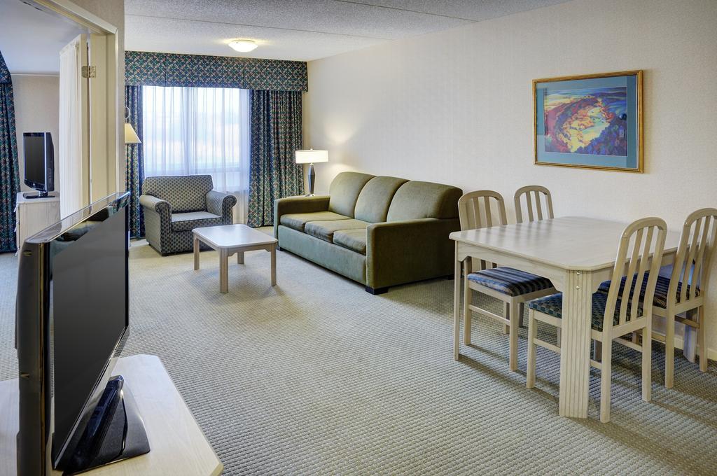 Embassy Suites By Hilton Montreal Airport Pointe-Claire Oda fotoğraf
