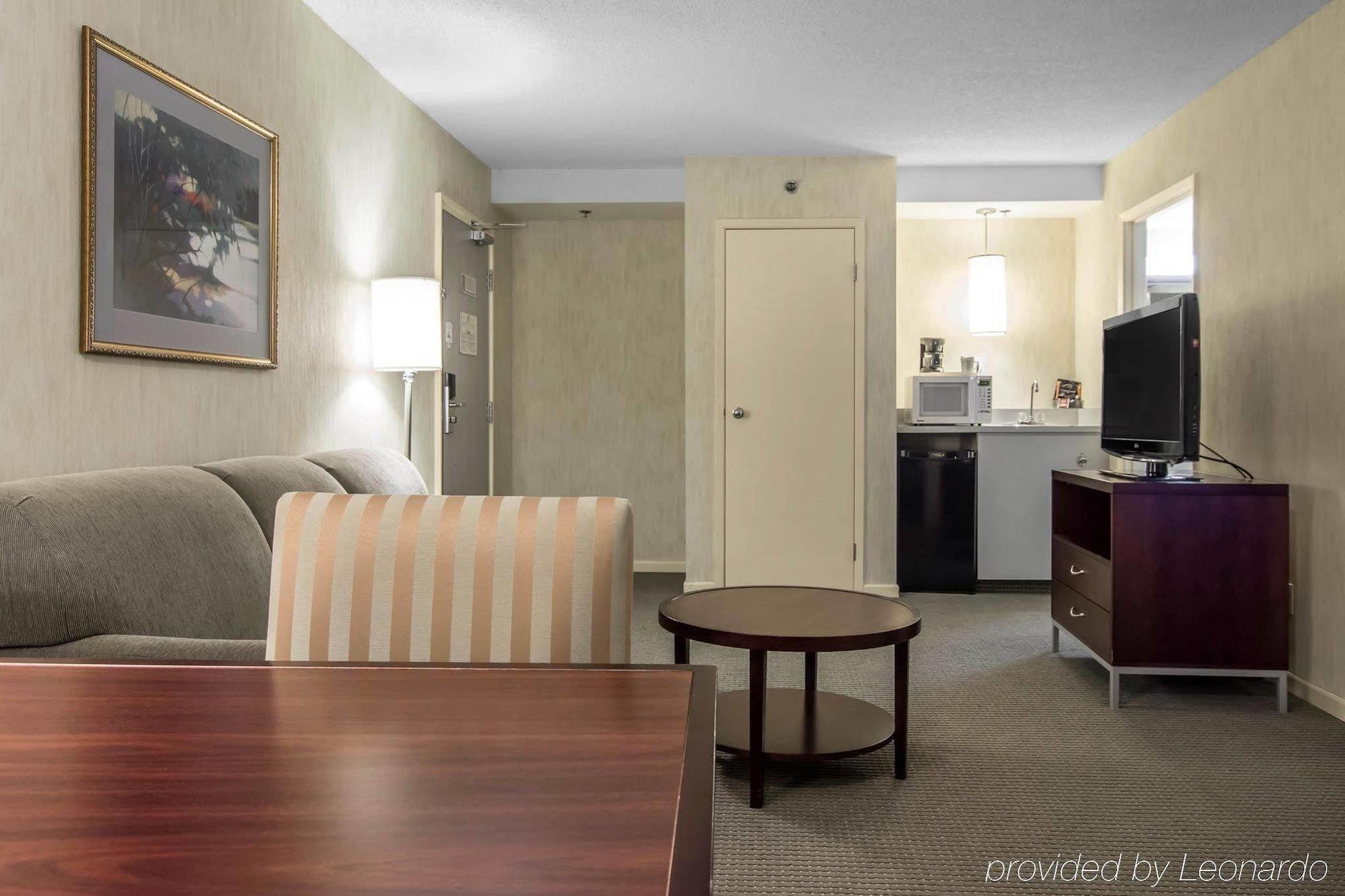 Embassy Suites By Hilton Montreal Airport Pointe-Claire Dış mekan fotoğraf