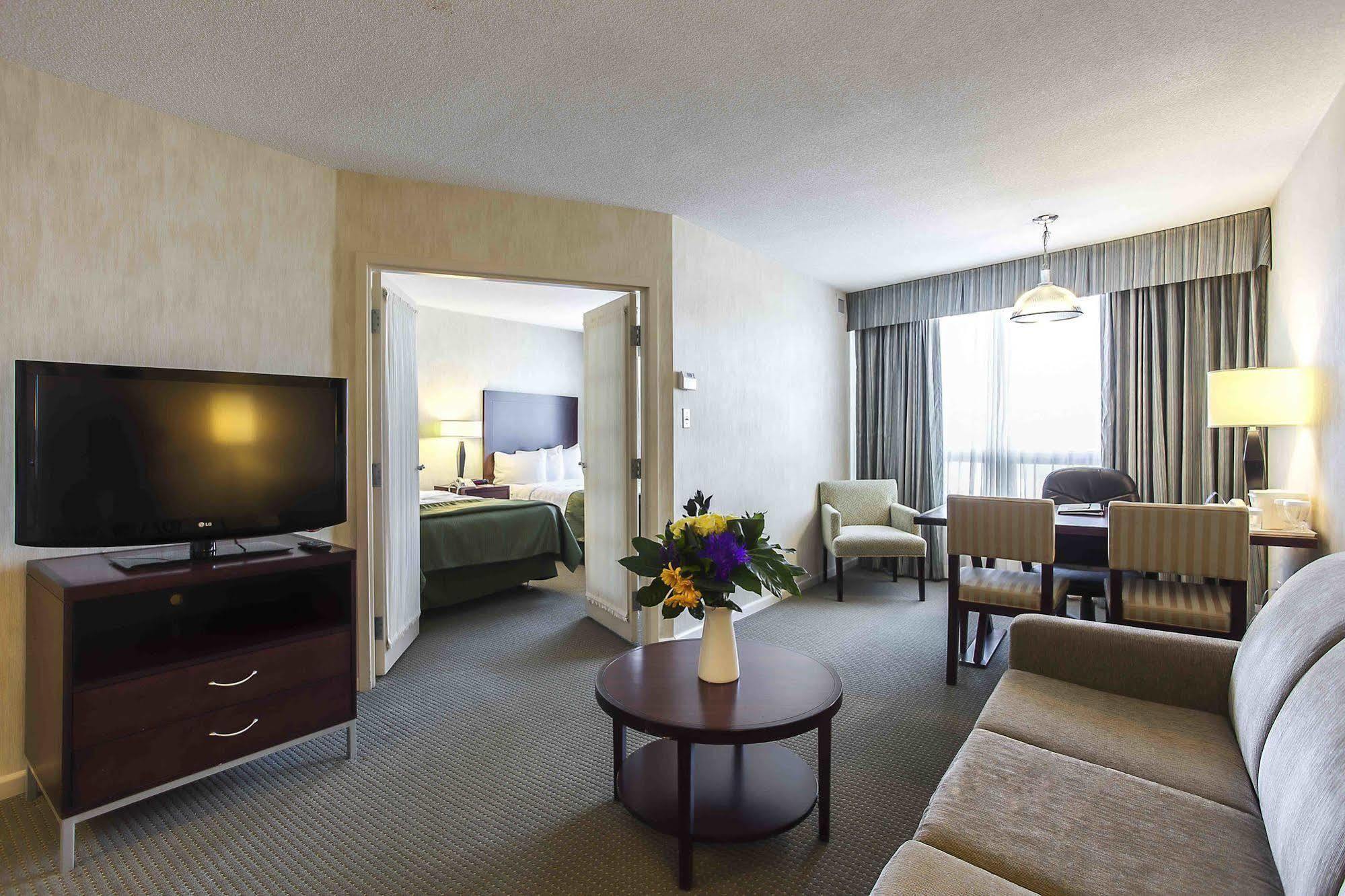 Embassy Suites By Hilton Montreal Airport Pointe-Claire Dış mekan fotoğraf