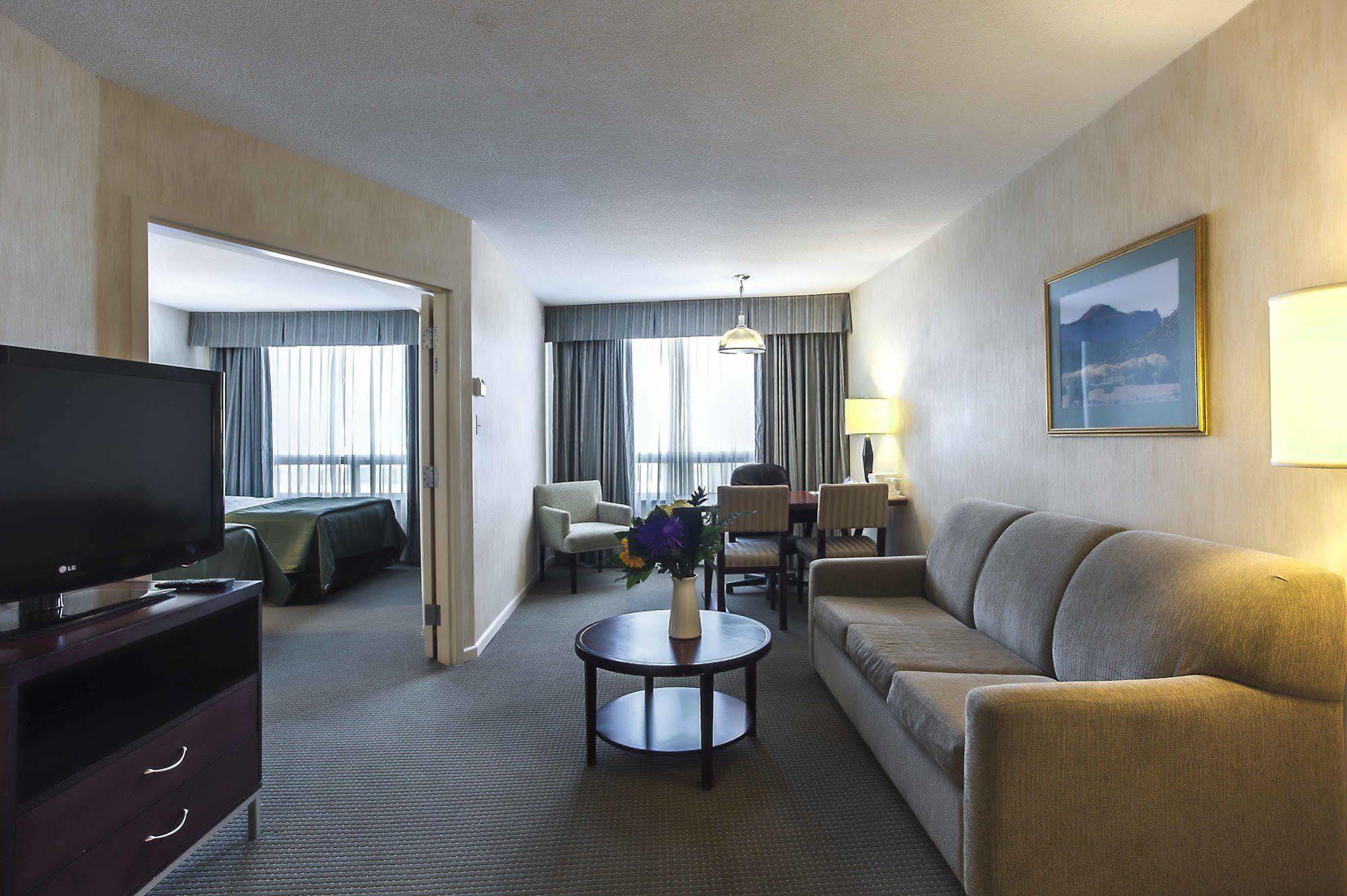 Embassy Suites By Hilton Montreal Airport Pointe-Claire Dış mekan fotoğraf