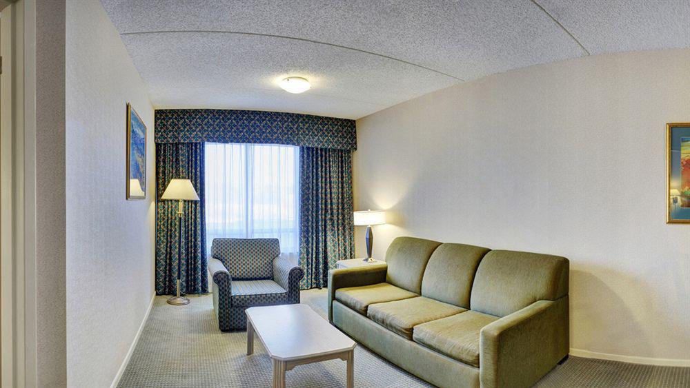 Embassy Suites By Hilton Montreal Airport Pointe-Claire Dış mekan fotoğraf
